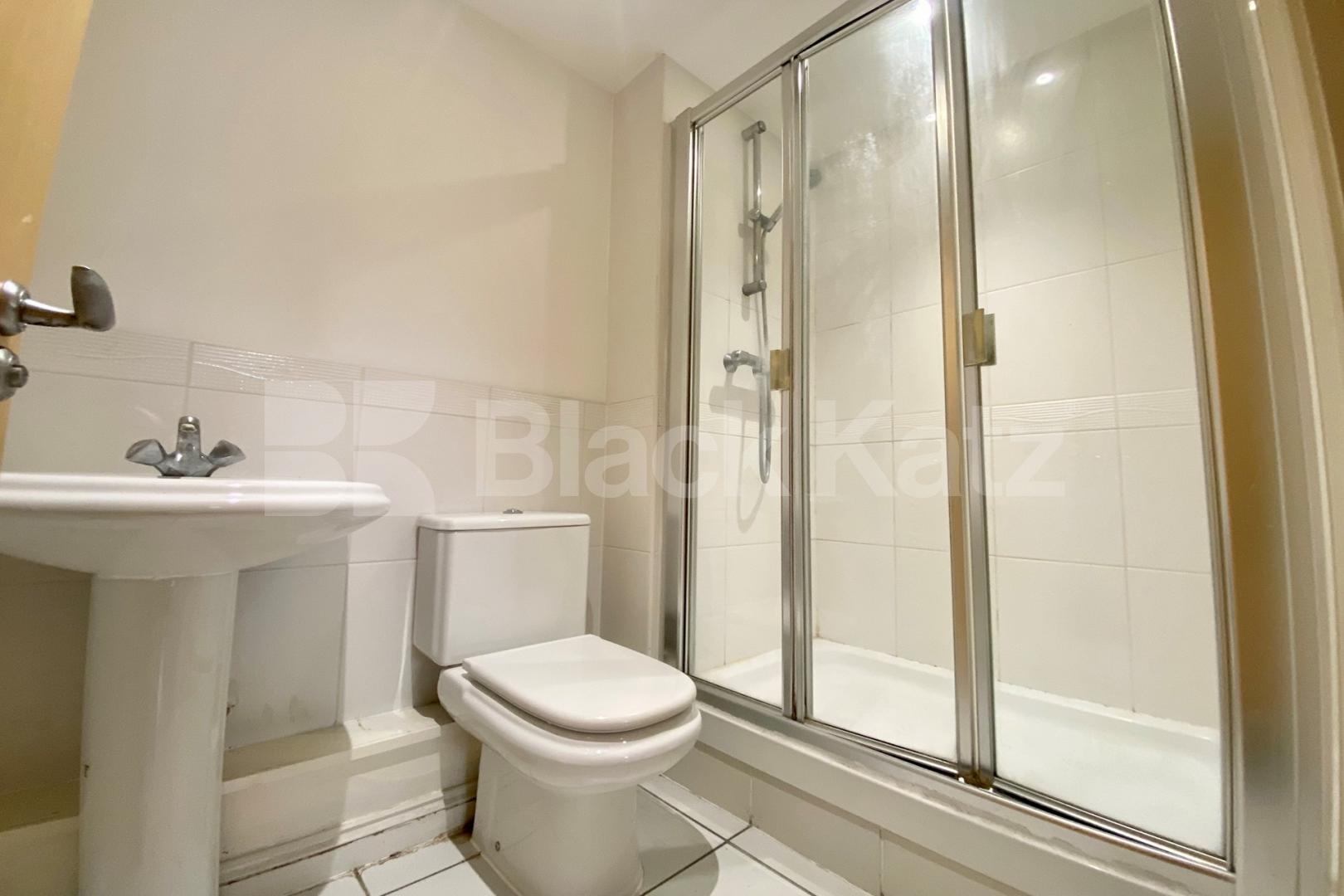 Beautiful penthouse, includes concierge, on site gym & water rates. Longstone Court.Great Dover Steet, Borough/London Bridge